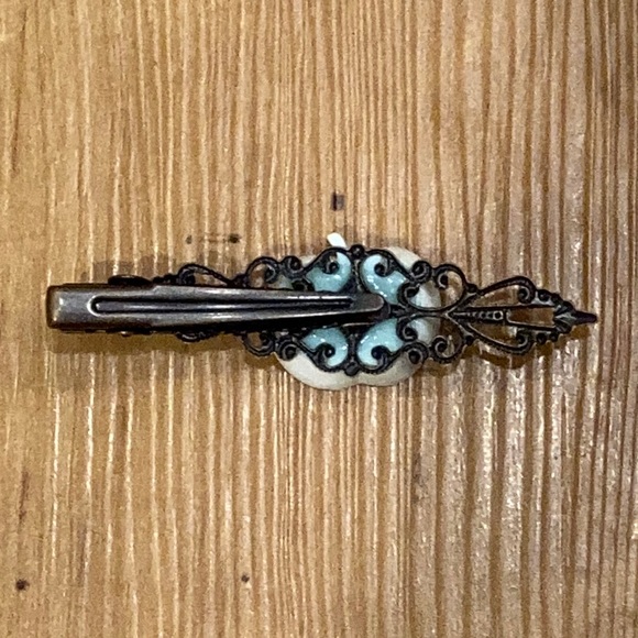 NWOT Apple barrette FREE with bundle or $4 - Picture 2 of 2